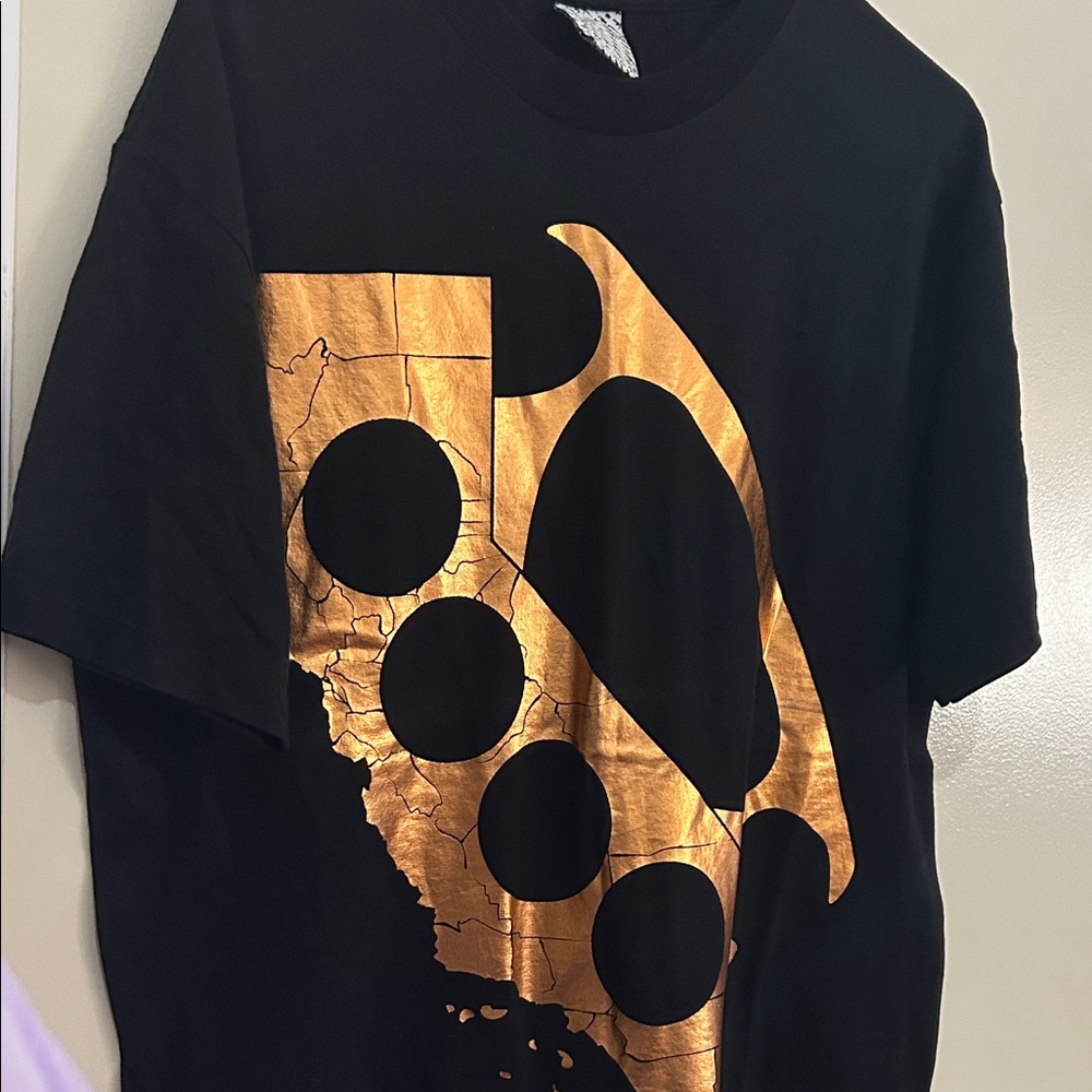 Stylish Black Tee with Gold Graphic Design